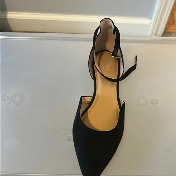 Elegant Black Women's Shoes - Picture 2 of 3